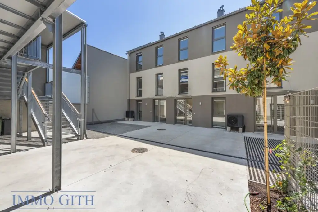 EXKLUSIVES TOWNHOUSE MIT GARTEN, PV-ANLAGE & DESIGNAUSSTATTUNG ZU KAUFEN – WIEN DIREKT VOR DER TÜR