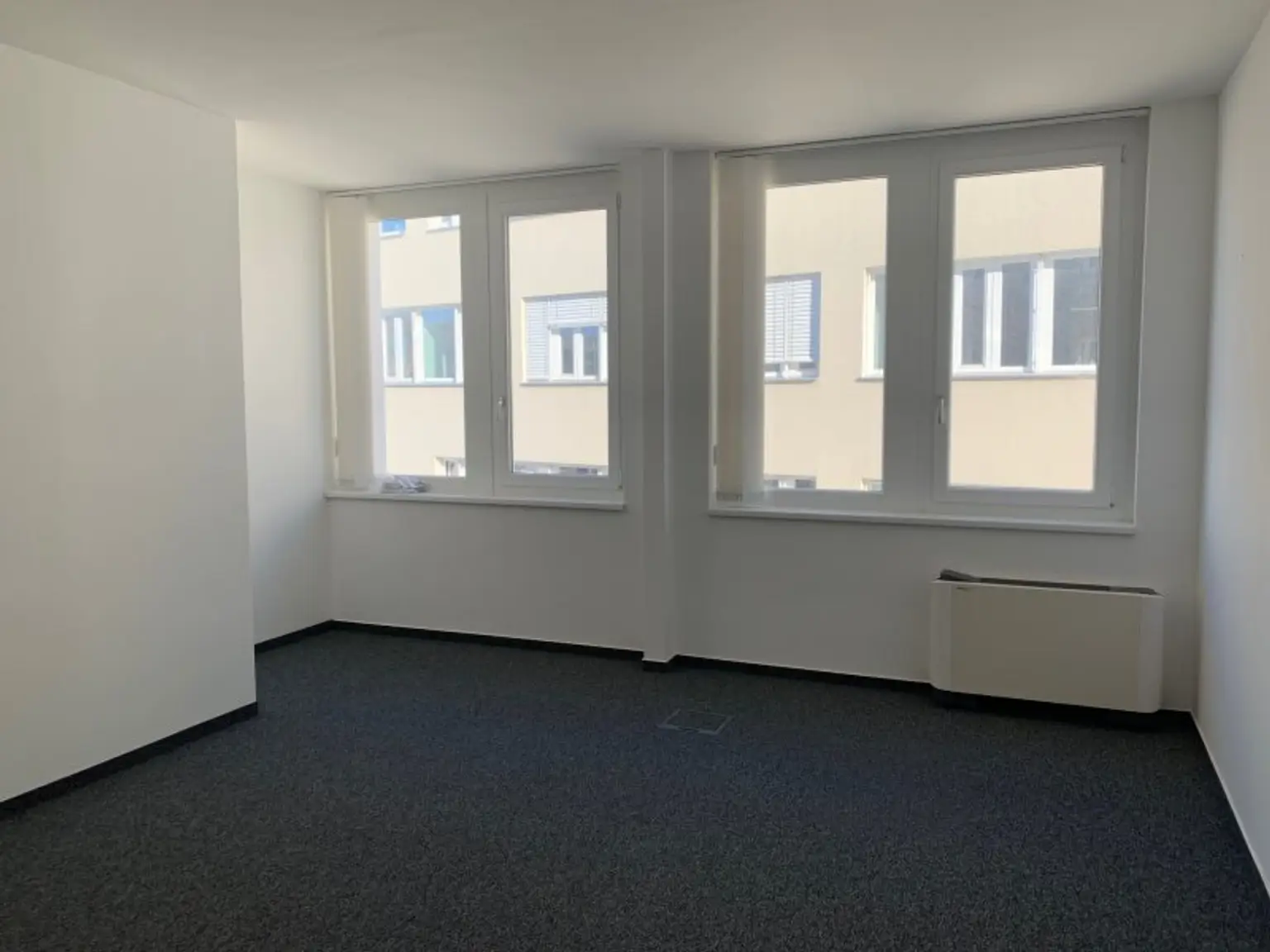 Zentrales Büro Nähe Rathaus