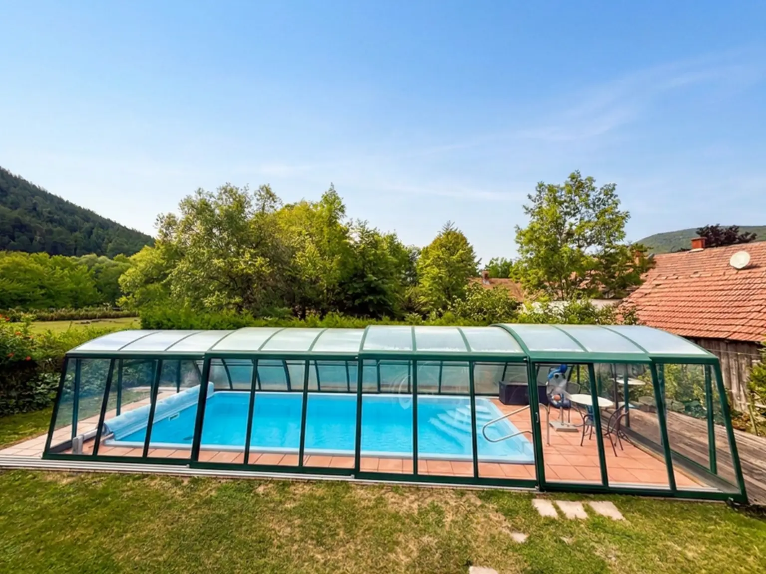 Pool seitlich
