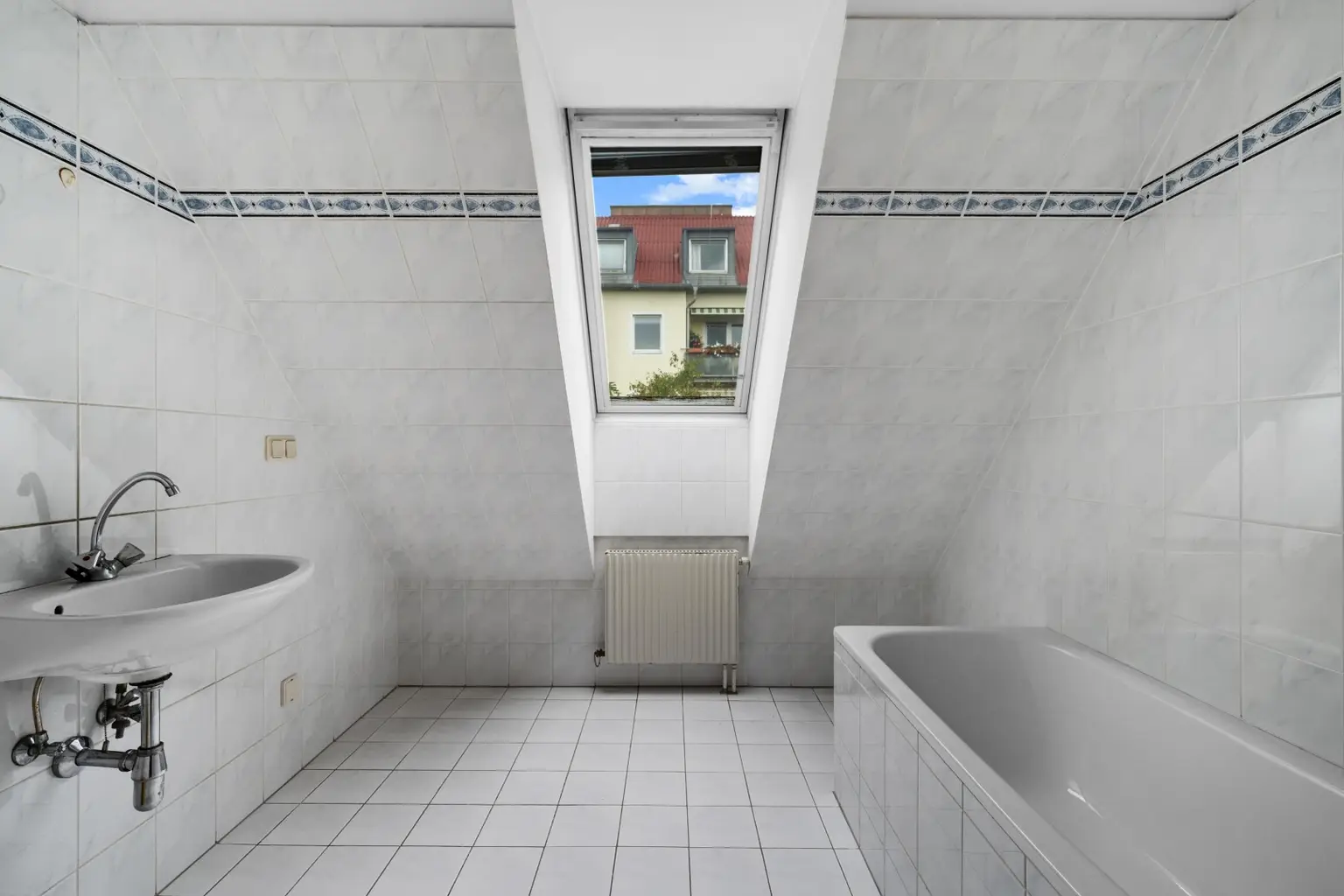 "1 Minute zur U2 Hardeggasse- Dachgeschoss mit Terrasse"