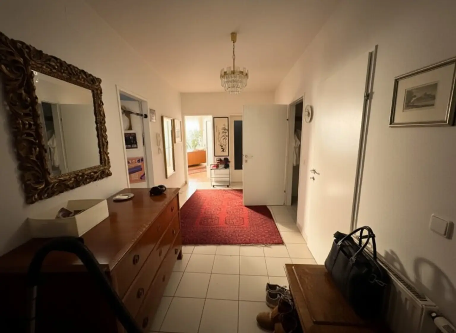 Wohnglück mit Garten & Pool – Charmante 5-Zimmer Wohnung in Ruhelage