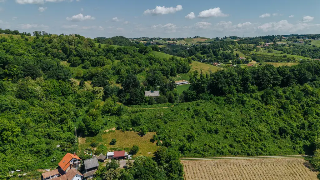 Randlage Maribor - Süd-West ausgerichtete Hang-Liegenschaft mit Aussicht auf das Drau-Ufer zu verkaufen (Fläche ca. 6 ha)