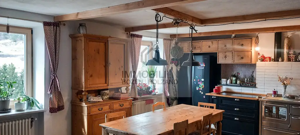 Schöne, renovierte Wohnung in einem alten Bauernhaus, in Ruffrè zu verkaufen