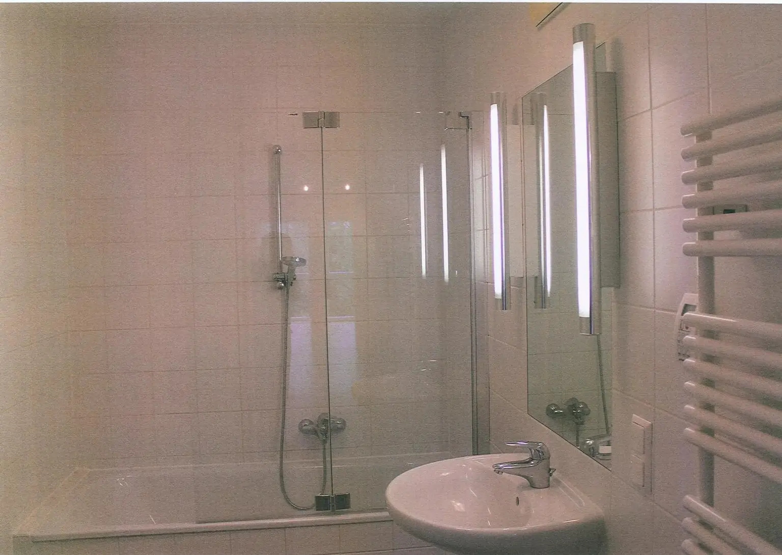 ab 1.1.2026 - Top Lage Mariagrün: 4 Zimmer, Küche, große Terrasse, ruhe Lage, ein Tiefgaragenplatz kann optional angemietet werden.