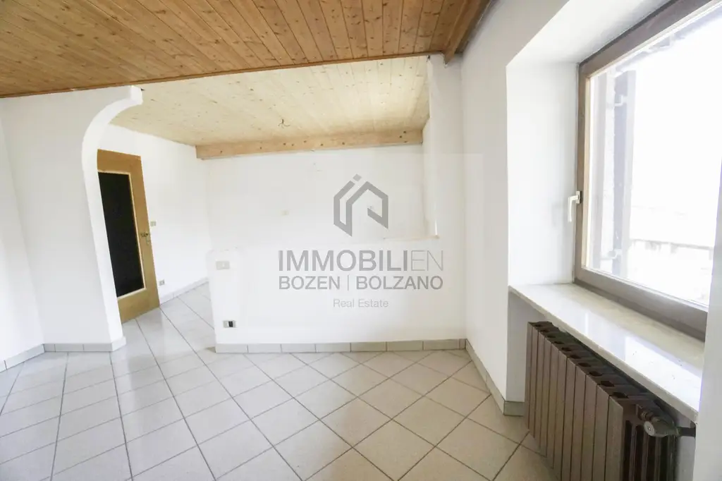 Wohnung mit Dachgeschoss in zentraler Lage in Branzoll zu verkaufen