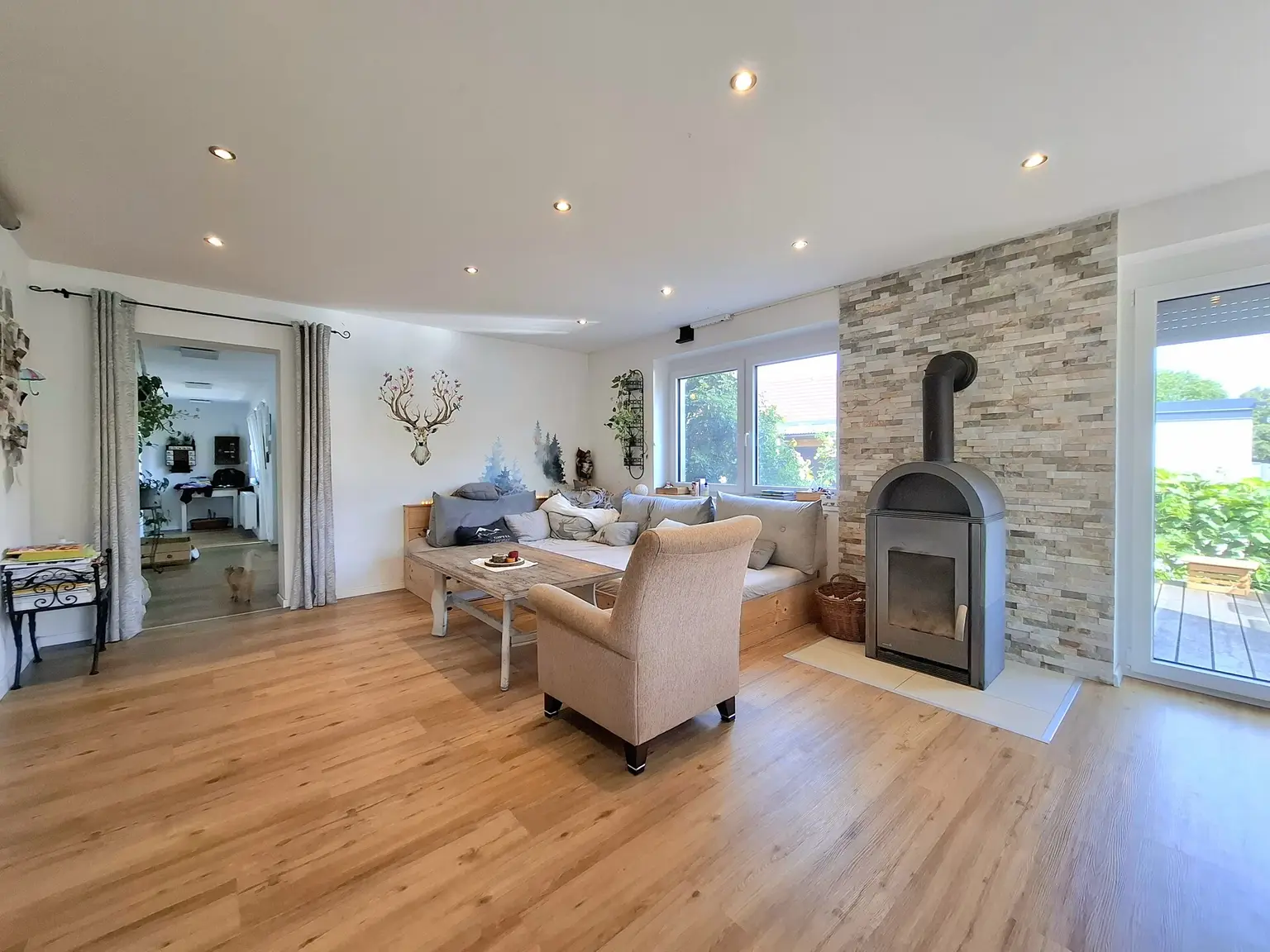 Vielseitig nutzbare Liegenschaft mit ausreichend Platz und herrlichem Blick auf die Hohe Wand