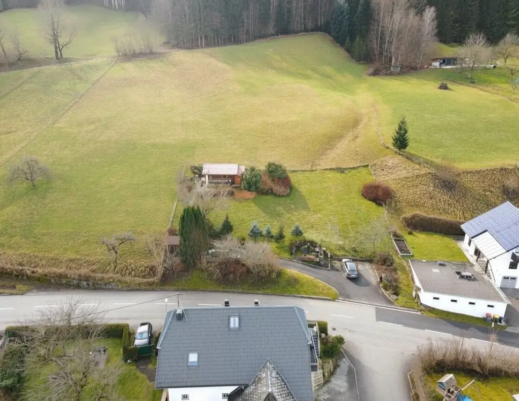 Baugrundstück in Altmünster - 1.477 m², aufgeschlossen, mit Kleinwohnhaus und Potenzial für bis zu 3 Einheiten