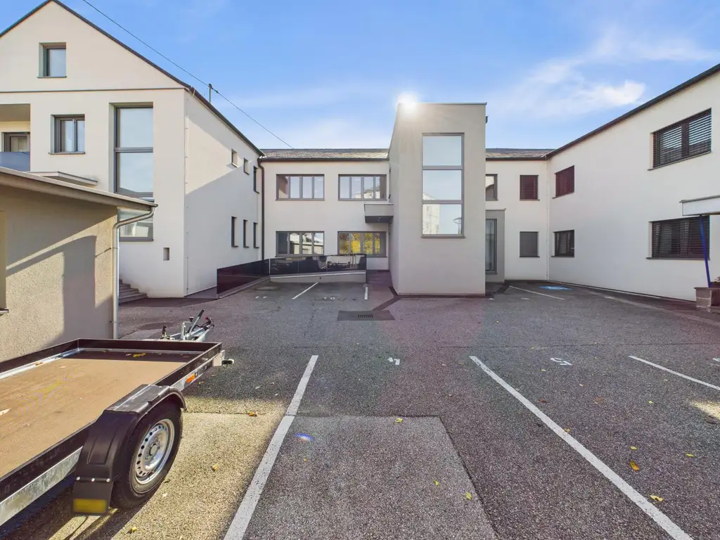 Kernsaniertes Anlageobjekt mit großzügigen Büroflächen und Wohneinheiten in 4050 Traun