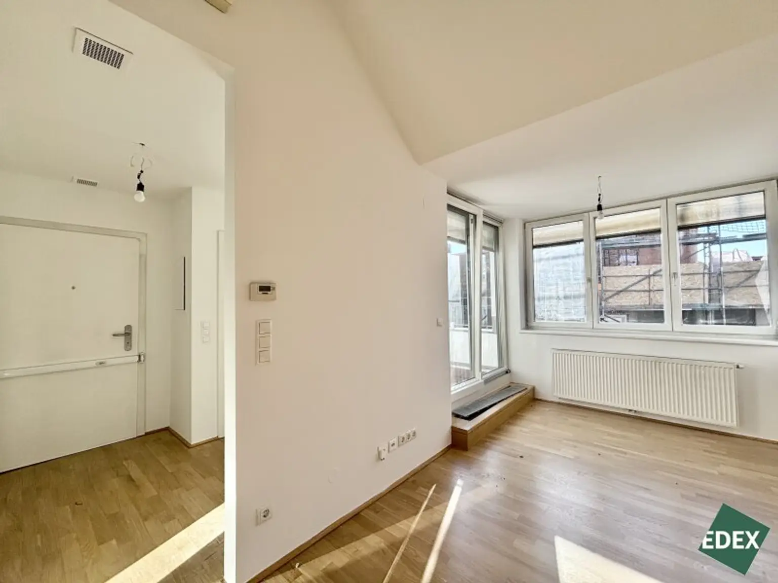 Charmante 2-Zimmer-Dachgeschosswohnung mit Süd-Terrasse und Kühlung nähe Arenbergpark