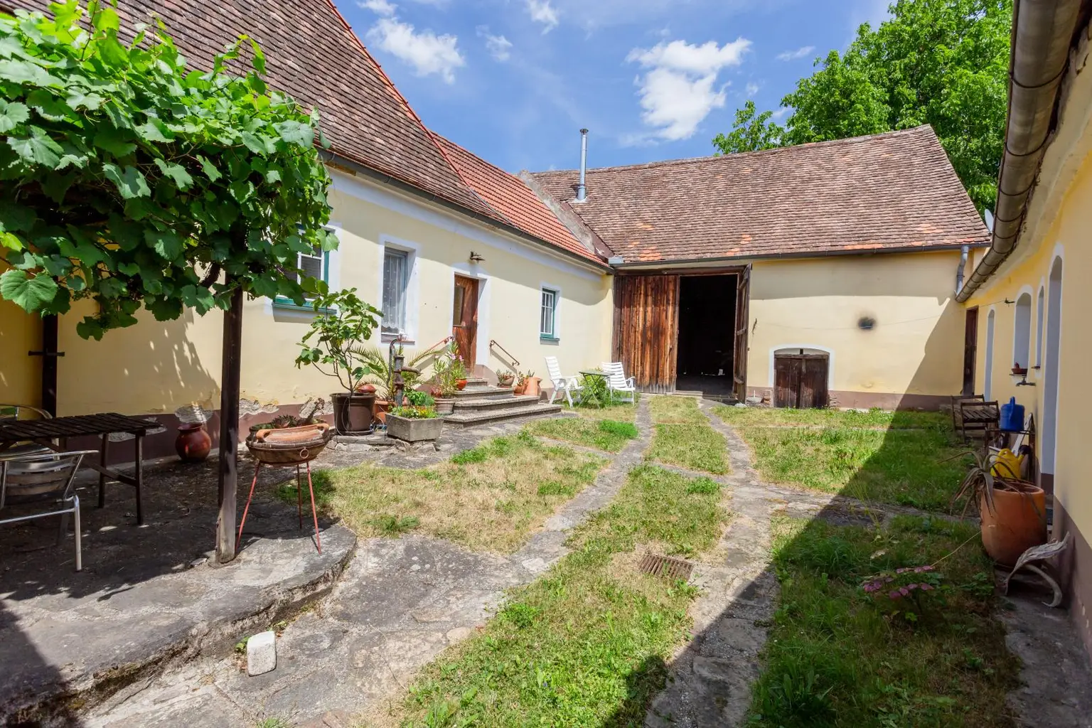 Landhaus mit Charakter - unverdorben und pur -  für Liebhaber historischer Bausubstanz!