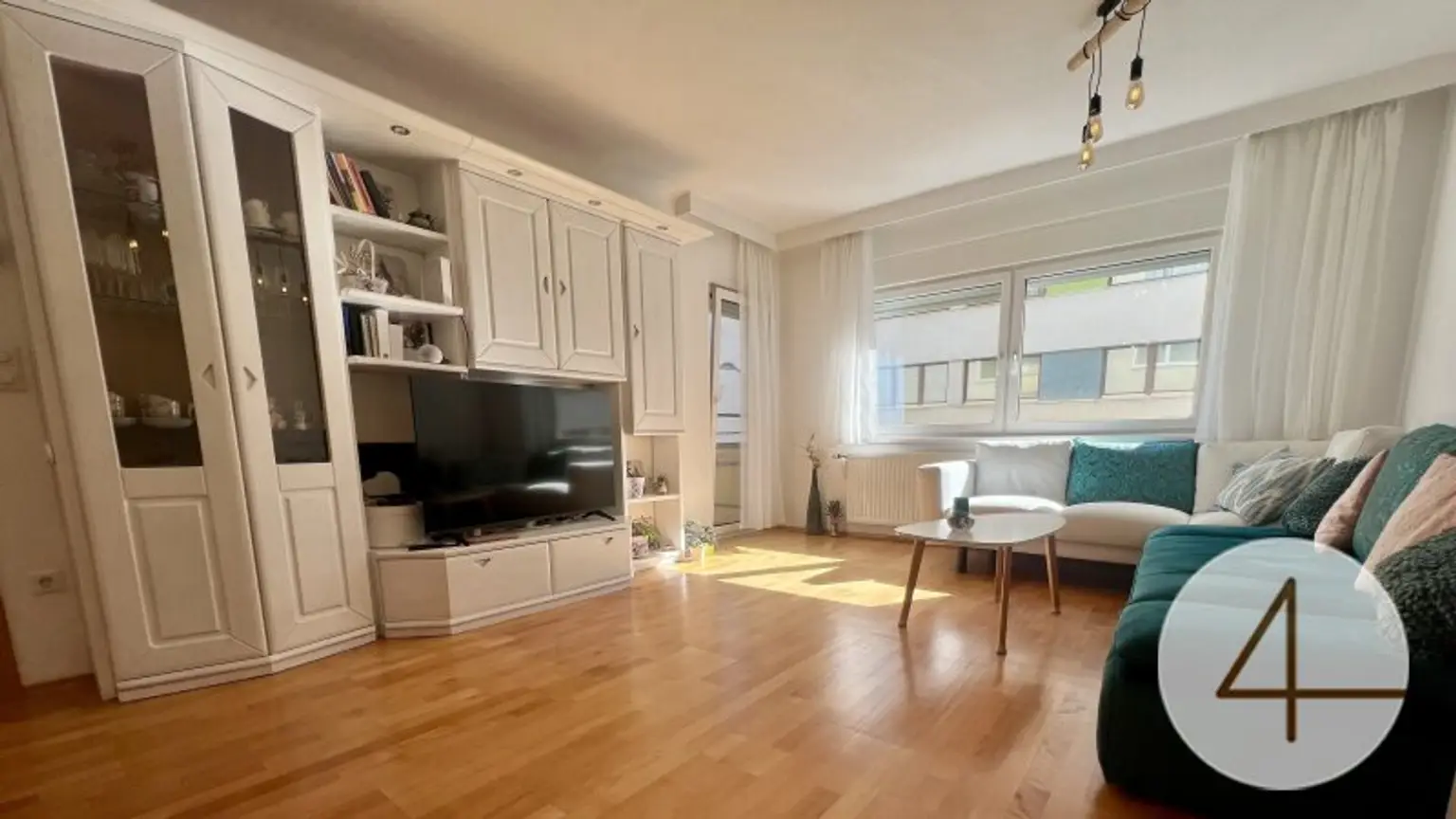 U4 in 4 Gehminuten - sonnigen Balkon - Seitenstraße Ruhelage - Außenliegender Sonnenschutz - beste Infrastruktur