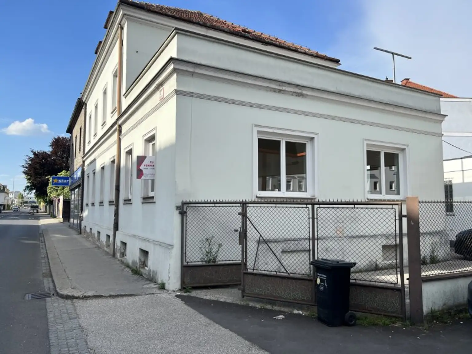Attraktive Büro/Praxis in Wels: 7 Zimmer, Terrasse, Garage & Stellplätze! Ideal für Profis!