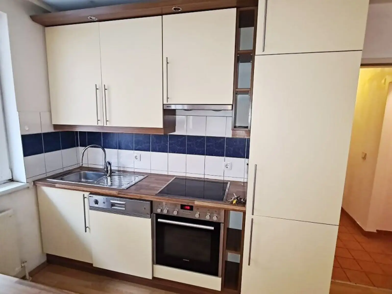 NEILREICHGASSE, sonnige 40 m2 Neubau, Einzelwohnraum, Komplettküche, Duschbad, Parketten, 1. Liftstock