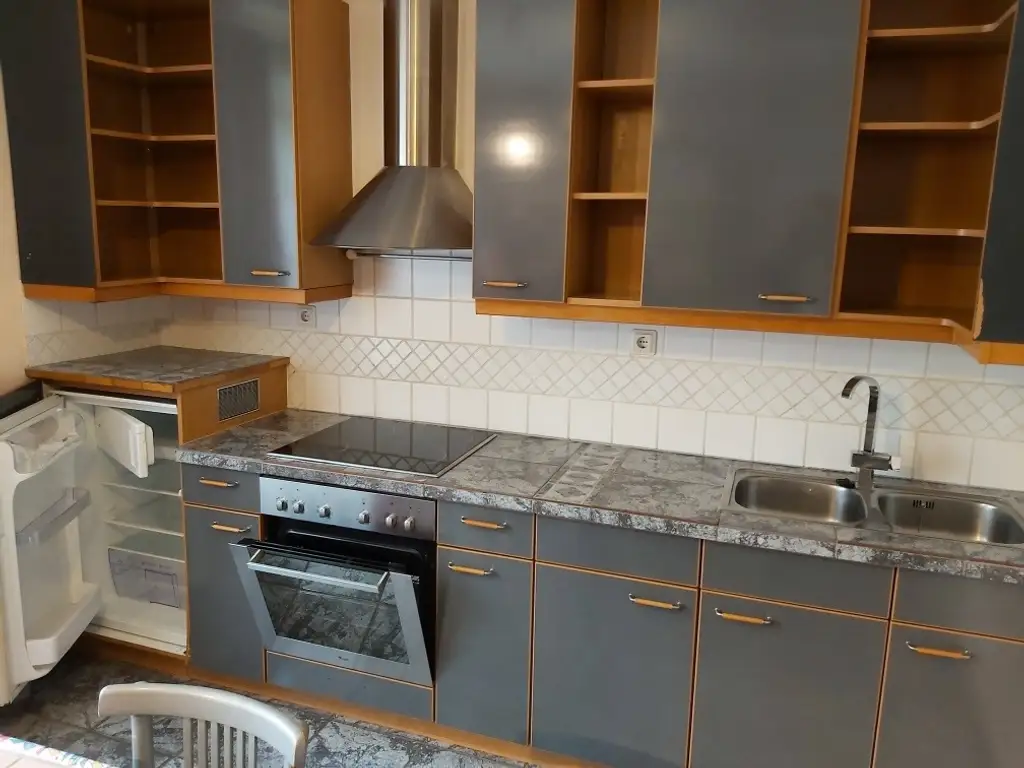 Möblierte Eigentumswohnung, die auf 2 Kleinwohnungen umgebaut wurden, in Graz-Berliner Ring zu kaufen !