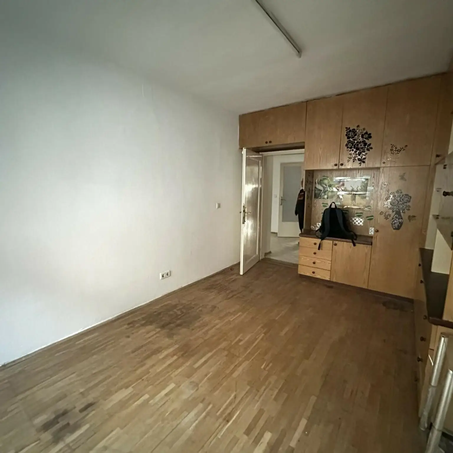 Sanierungsbedürftige 4 Zimmer Wohnung mit Potential
