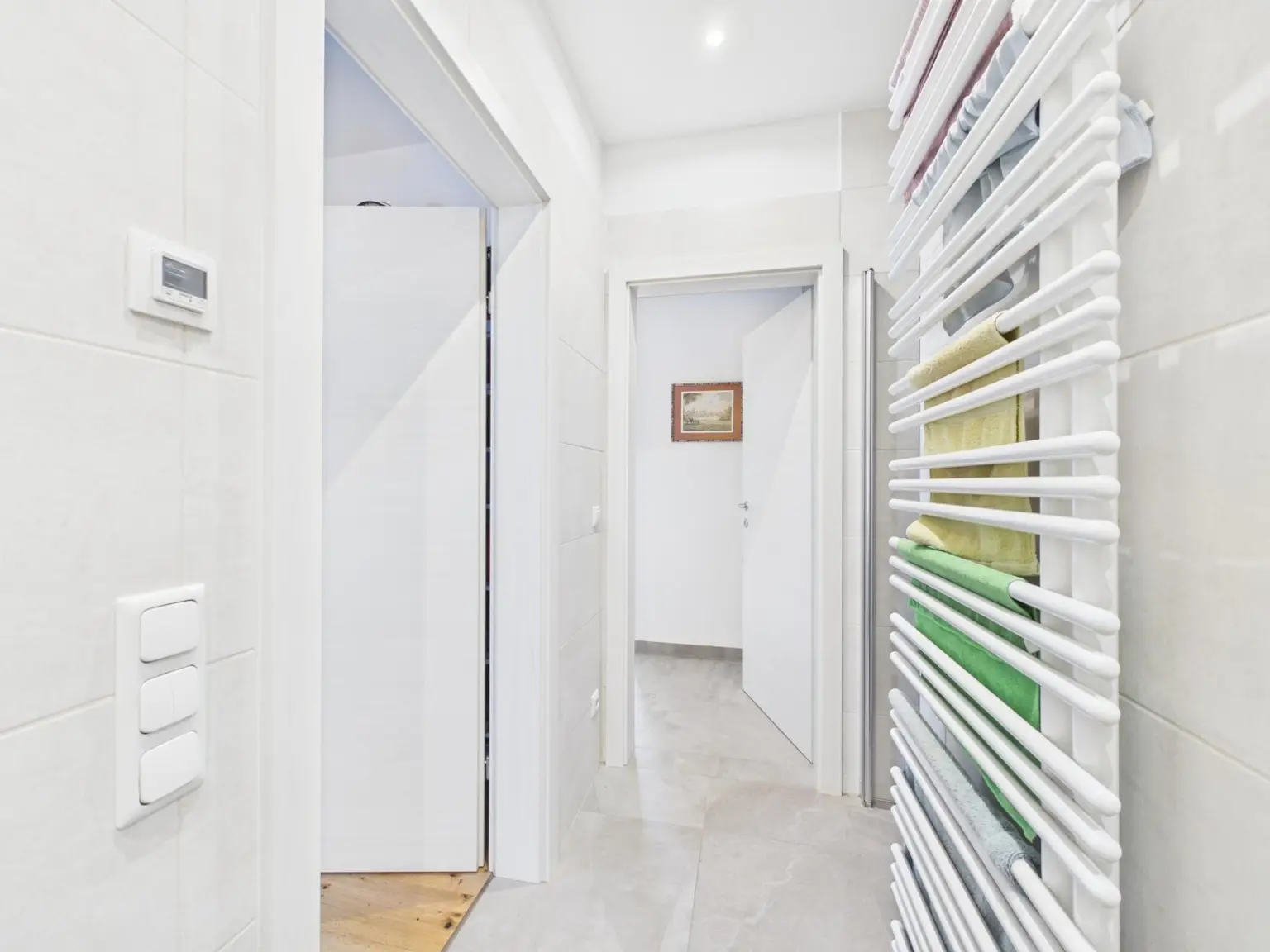 CAM04191G0-PR0080-STILL005