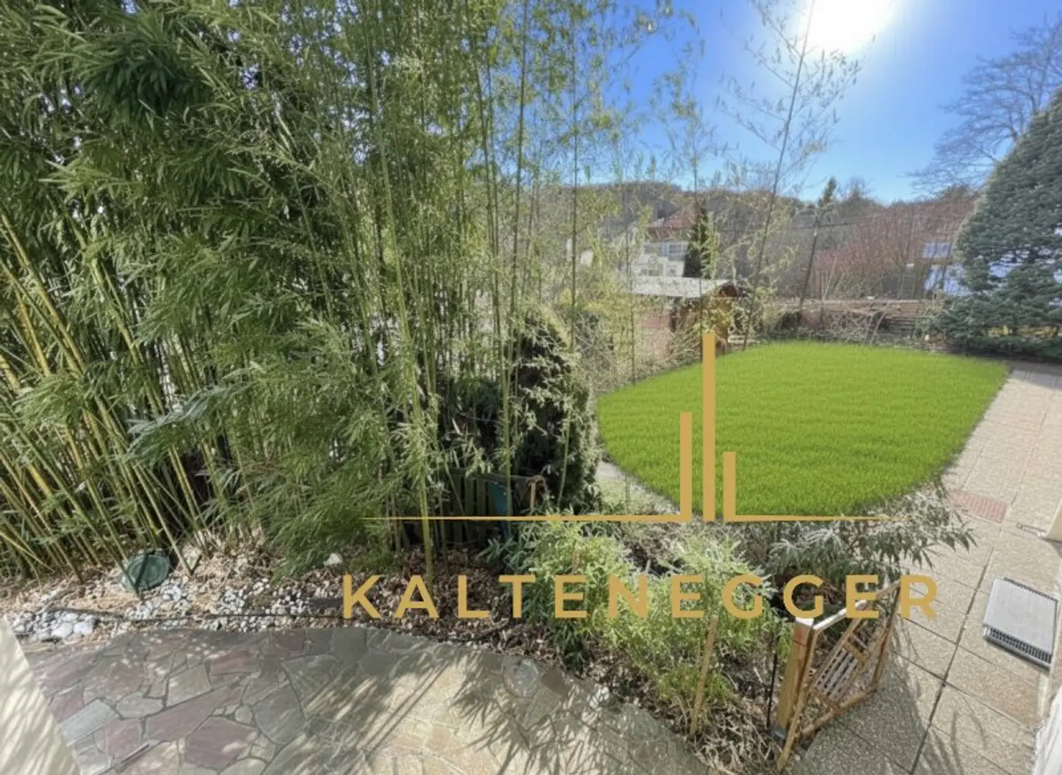 Klosterneuburg: Großzügiges Anwesen mit 2 Wohneinheiten, Indoorpool und 3.606 m² Grundstück