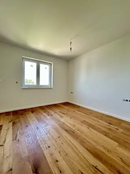 Modernes Wohnen in Mannswörth - Erstbezug mit Balkon und hochwertiger Ausstattung