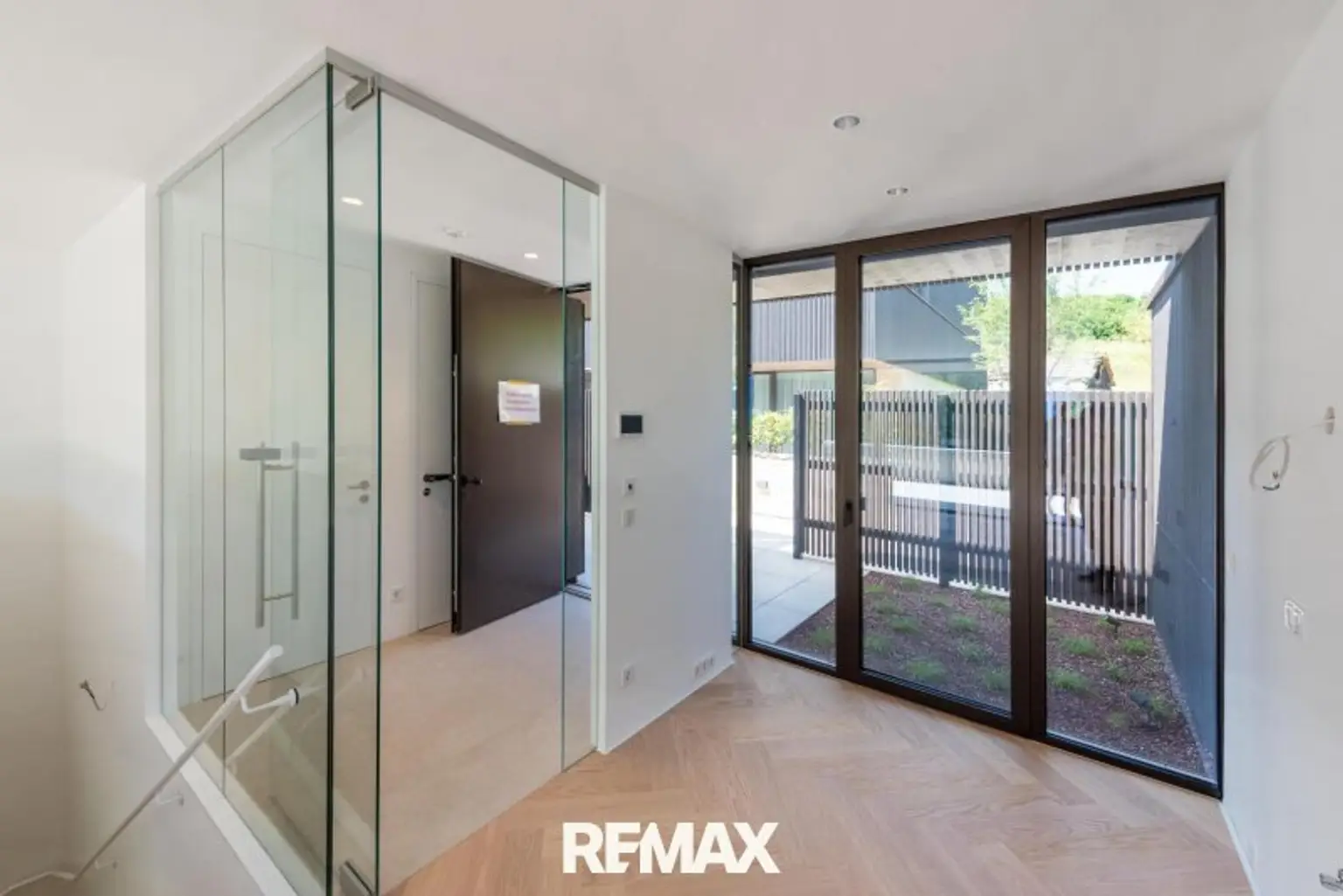 Eingang mit Vorgarten