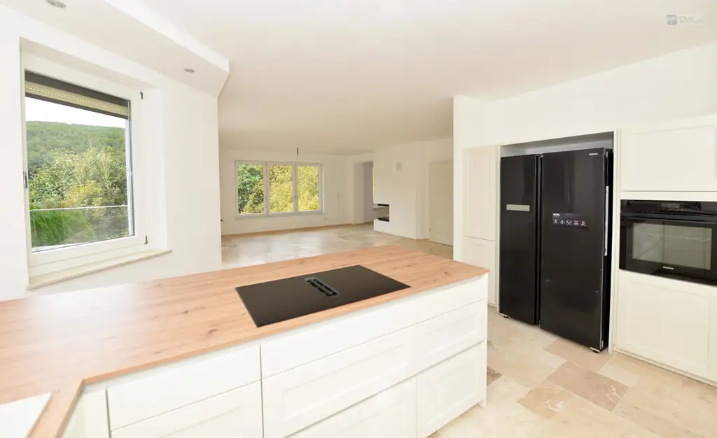 GROßZÜGIGE VILLA IN PURKERSDORF MIT 426 M², SAUNA, POOL, WINTERGARTEN & BESTER ANBINDUNG NACH WIEN
