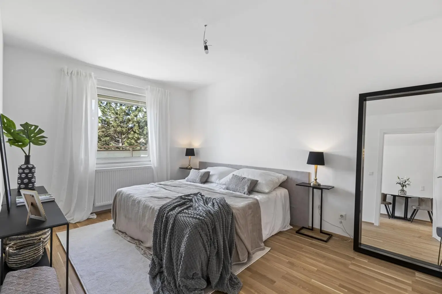 In Kürze frei. 3 Zimmer + Kabinett und 2 große Dachterrassen. Alles wie neu...!!!
