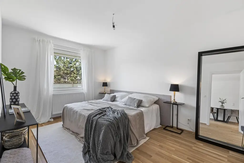 In Kürze frei. 3 Zimmer + Kabinett und 2 große Dachterrassen. Alles wie neu...!!!