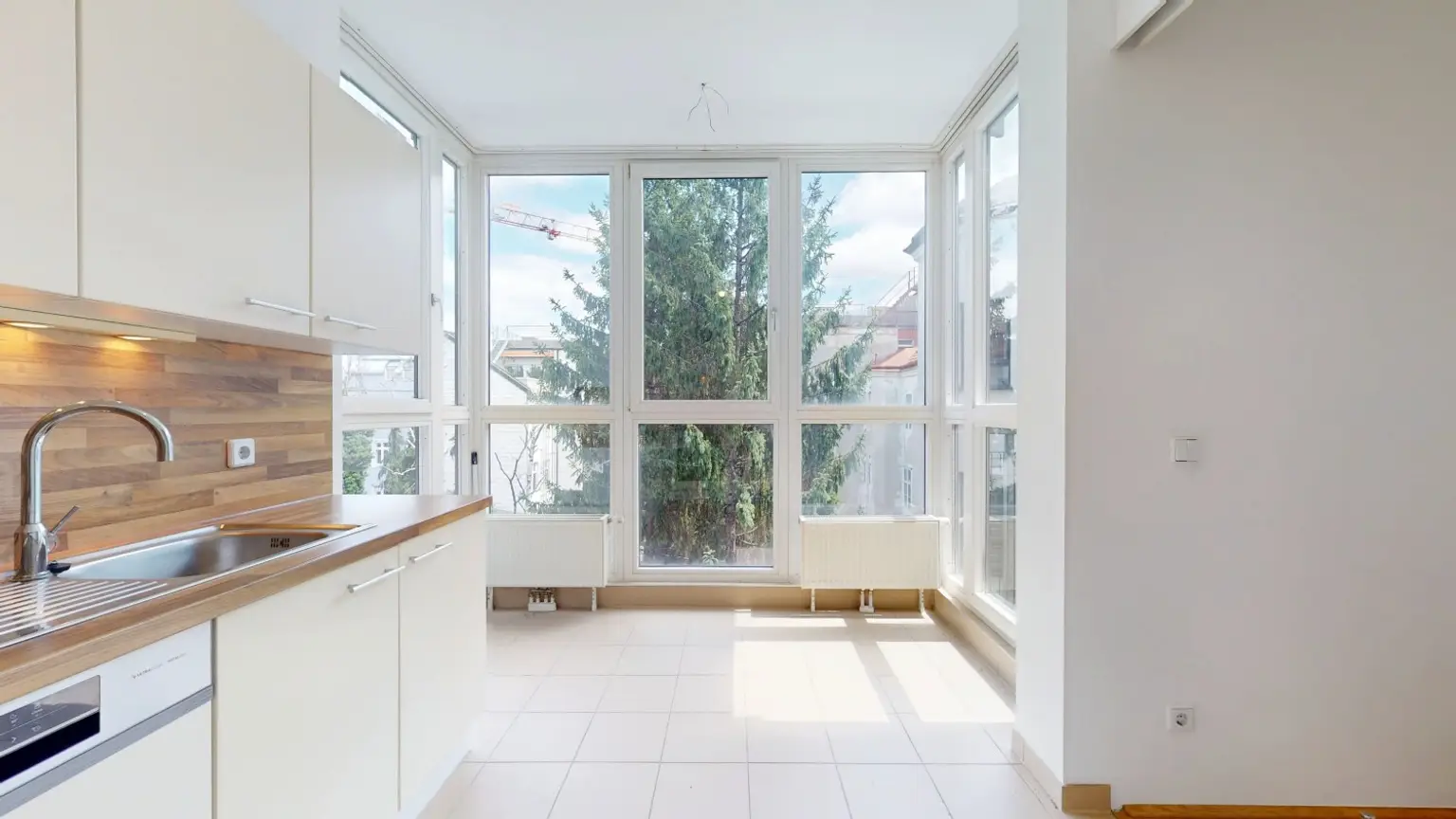 Historischer Charme trifft moderne Wohnqualität – 
3-Zimmer-Wohnung mit Innenhof-Terrasse