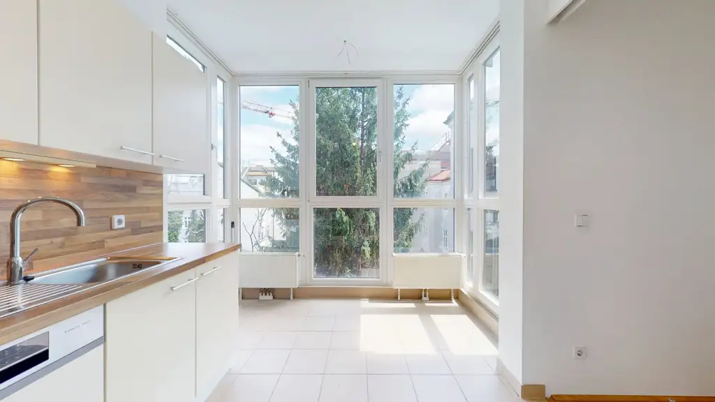 Historischer Charme trifft moderne Wohnqualität – 
3-Zimmer-Wohnung mit Innenhof-Terrasse