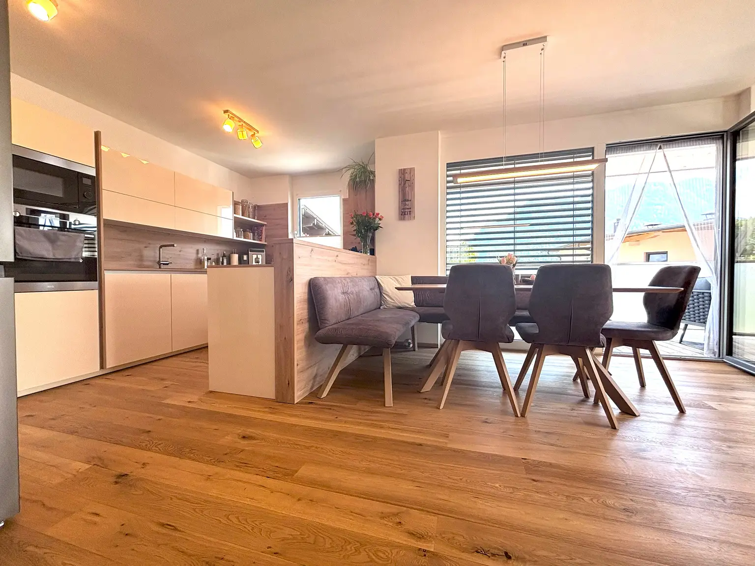 Küche Essbereich.jpg