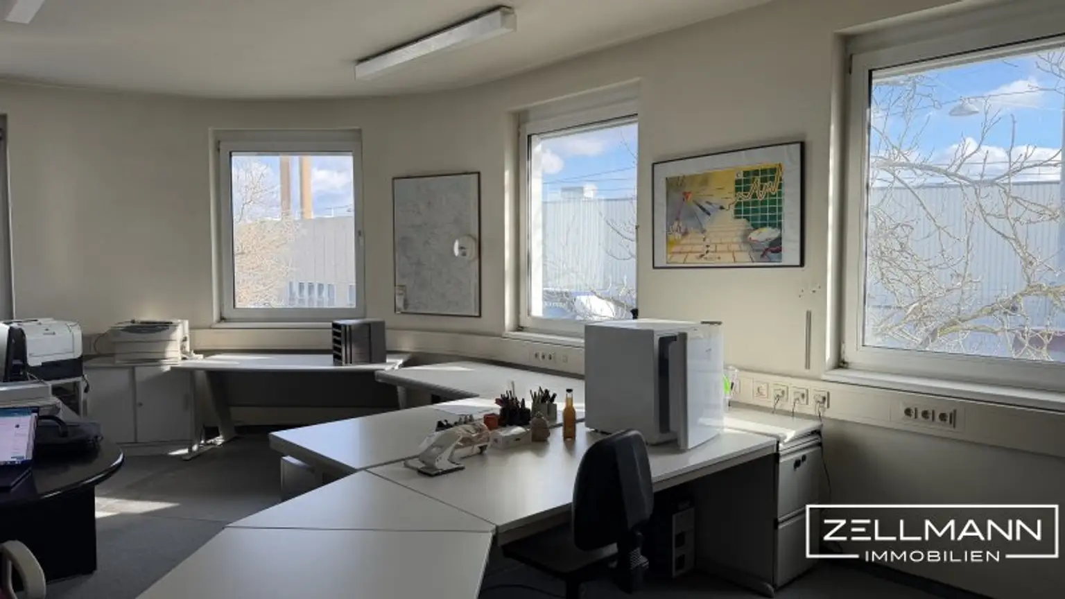 Bürofläche mit Lager und Parkplätzen in Gewerbeobjekt | ZELLMANN IMMOBILIEN