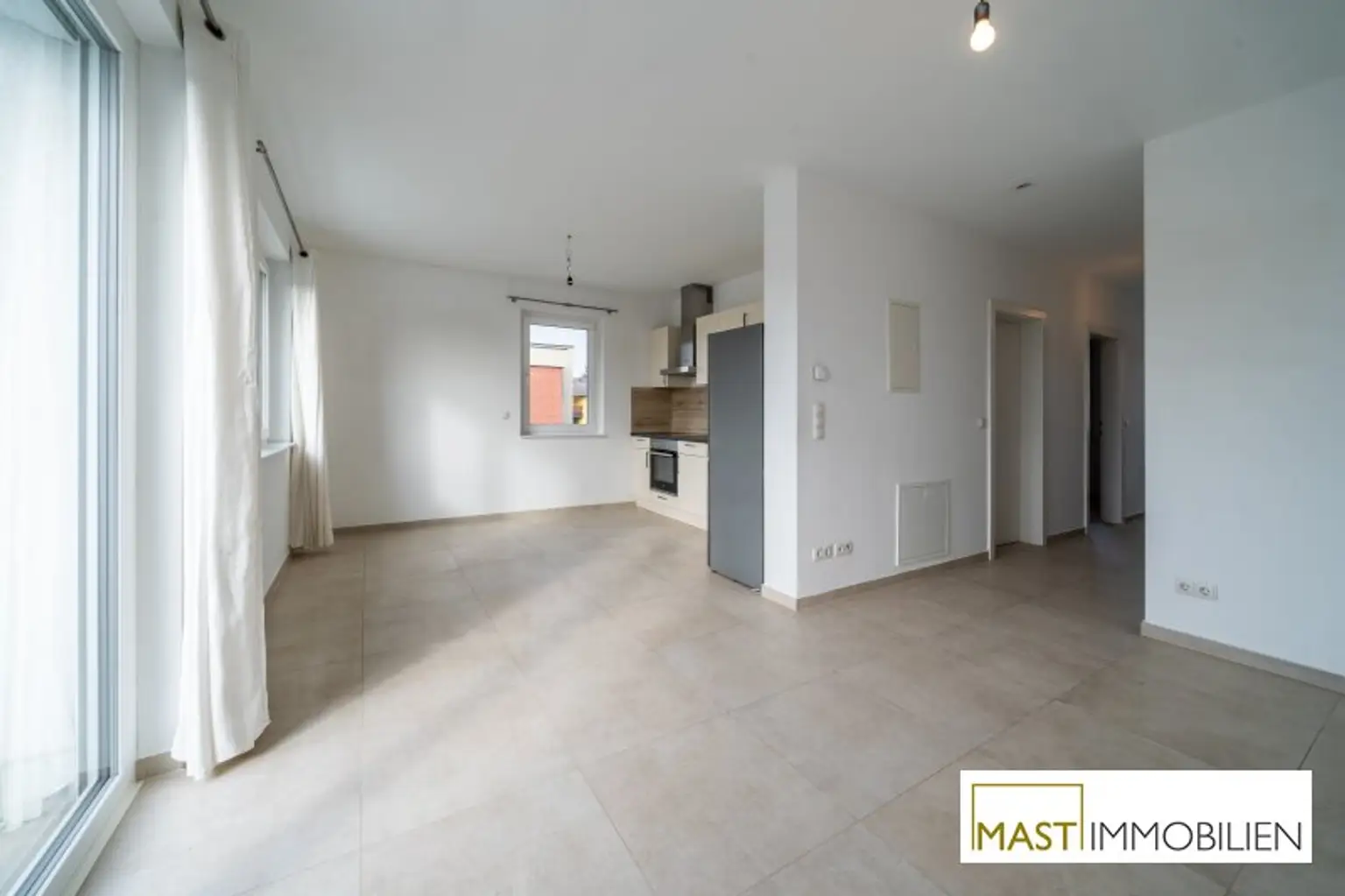 direkt im Herzen von Strasshof: moderne Wohnung mit Balkon und hochwertiger Ausstattung *sofort bezugsbereit