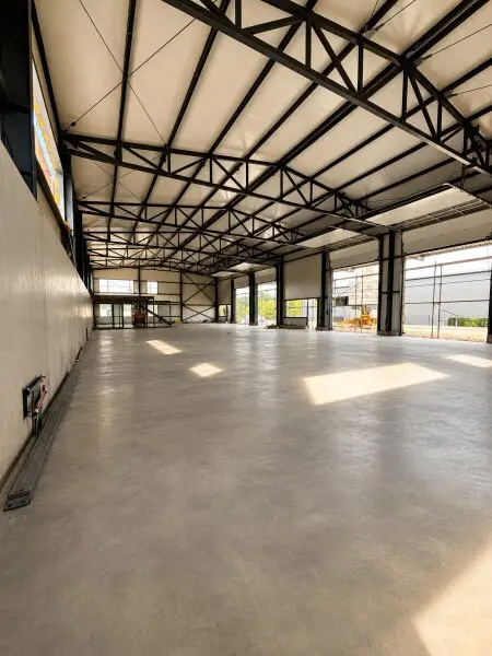 Moderne Gewerbehalle mit Bürofläche – Neubau in Toplage von Thalheim  ZU KAUFEN