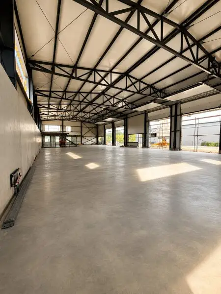 Moderne Gewerbehalle mit Bürofläche – Neubau in Toplage von Thalheim  ZU KAUFEN