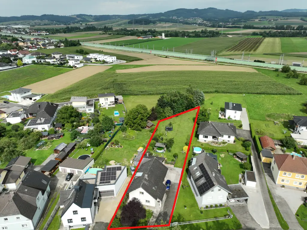 Haus mit weitläufigem Garten