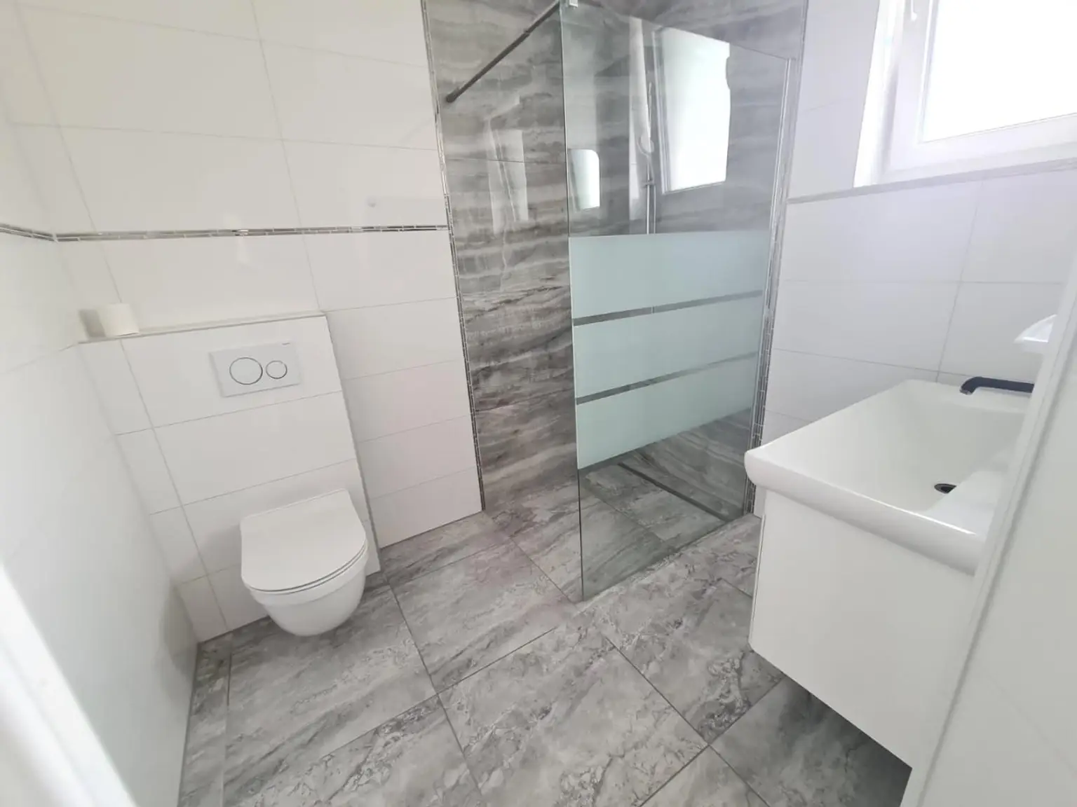 Neuwertige, wunderschöne 3-Zimmer-Wohnung mit großen Süd-Balkon