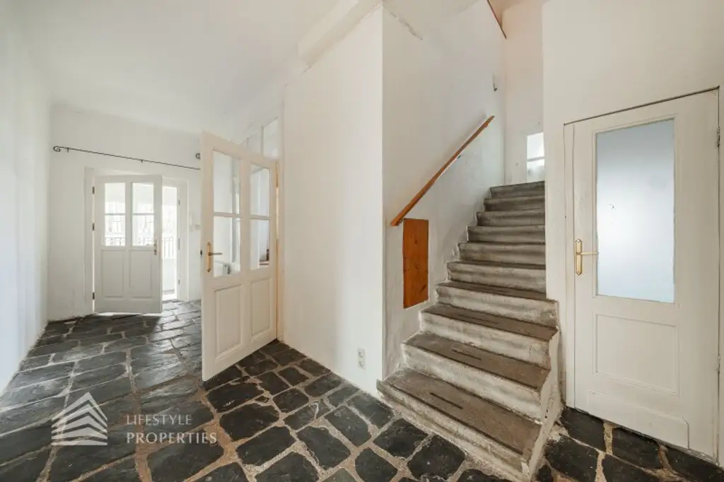 Exklusives Baugrundstück in einzigartiger Lage mit Einreichplanung!