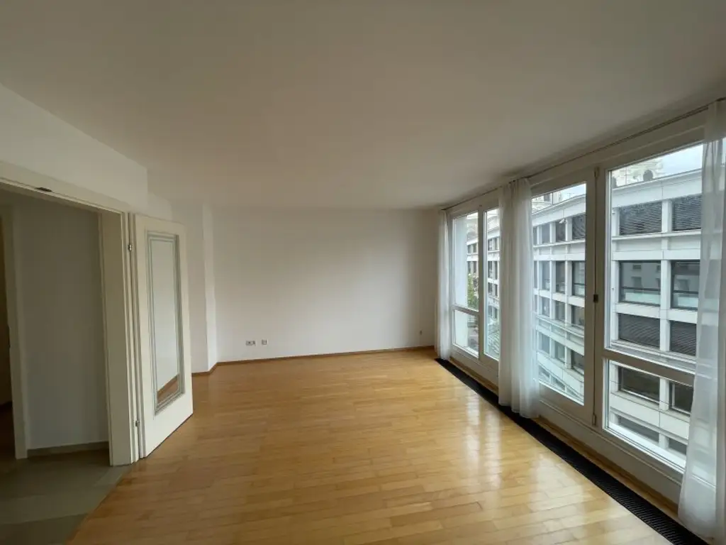 MODERNE 3-ZIMMER-WOHNUNG BEIM KARLSPLATZ - RUHELAGE!