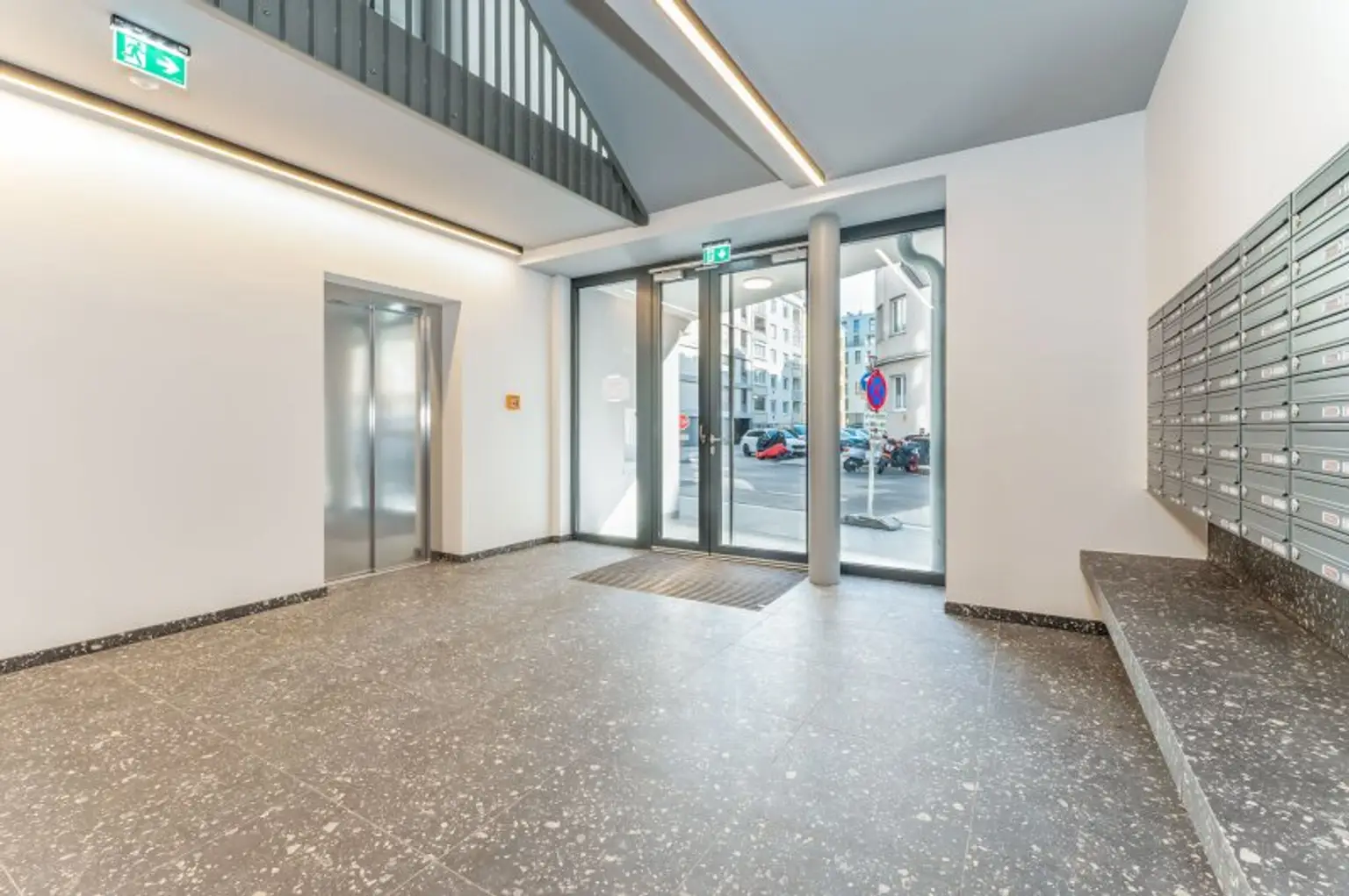 Erstbezug ab Februar! Nähe U6/U4! Helle 2-Zimmer-Wohnung mit Loggia zu vermieten!