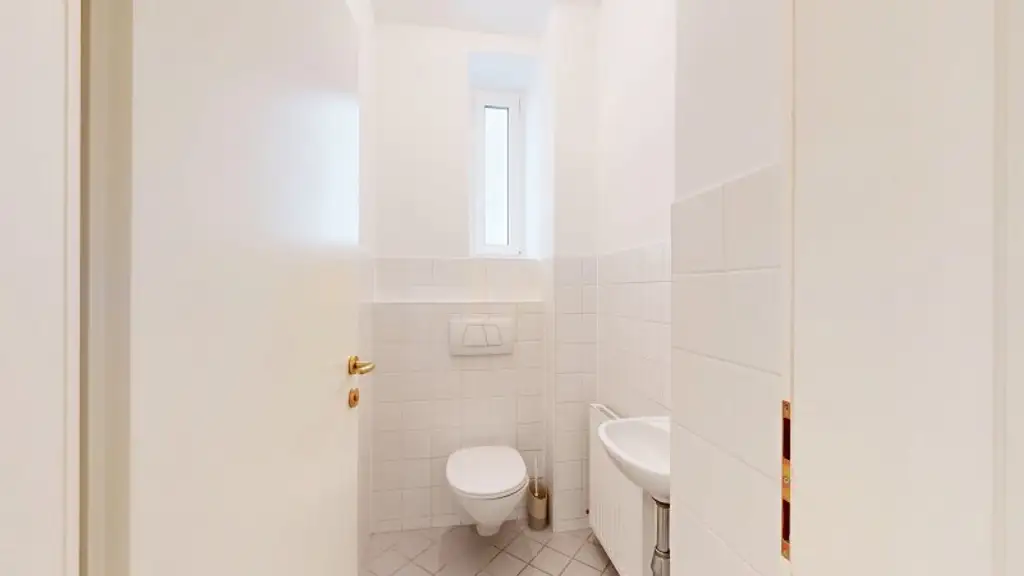 Große und klassisch schöne Altbau-Wohnung | 5 Zimmer | 2 Bäder | Lift | am Liechtensteinpark