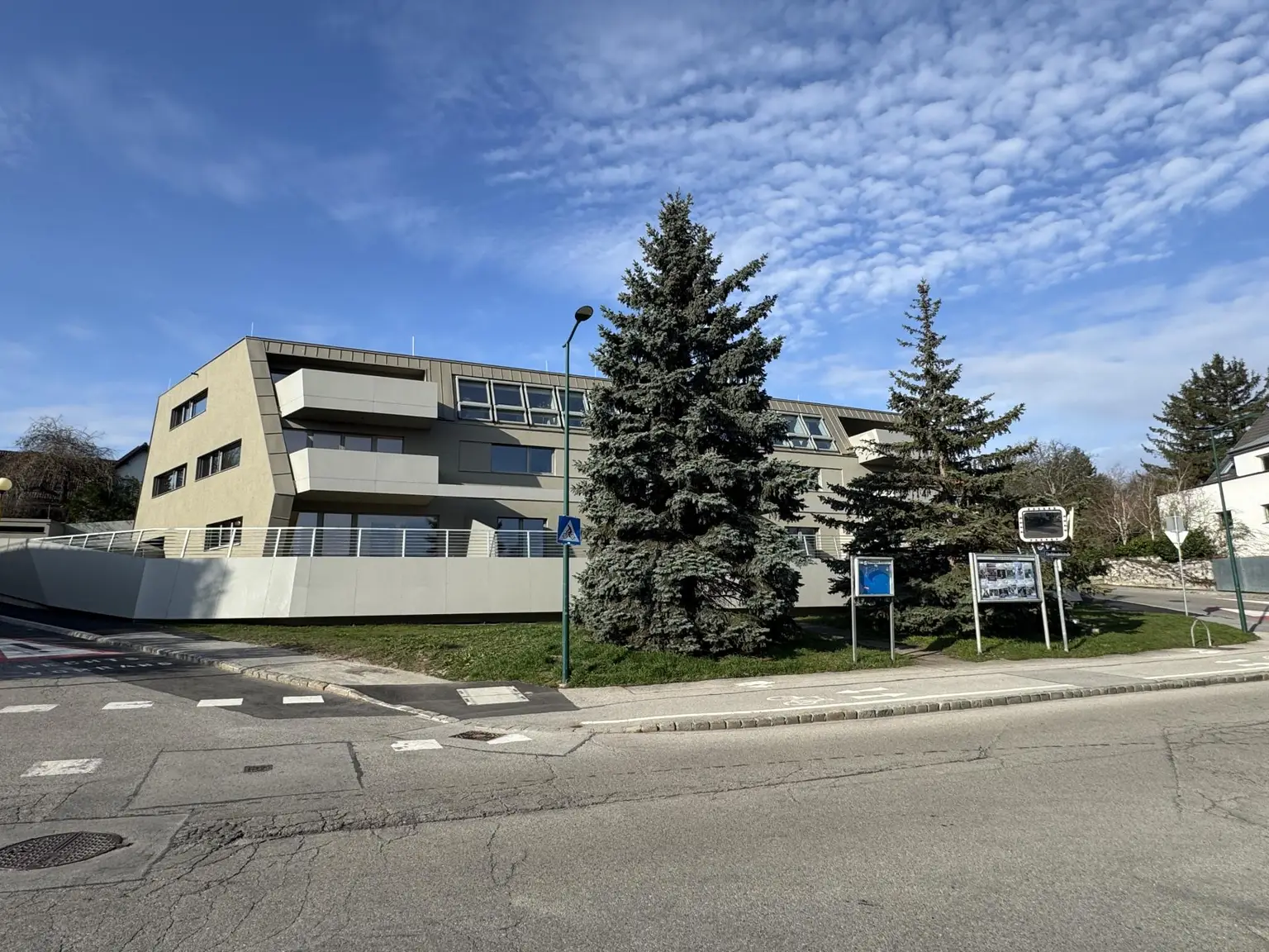 Außenansicht_Straßenseitig