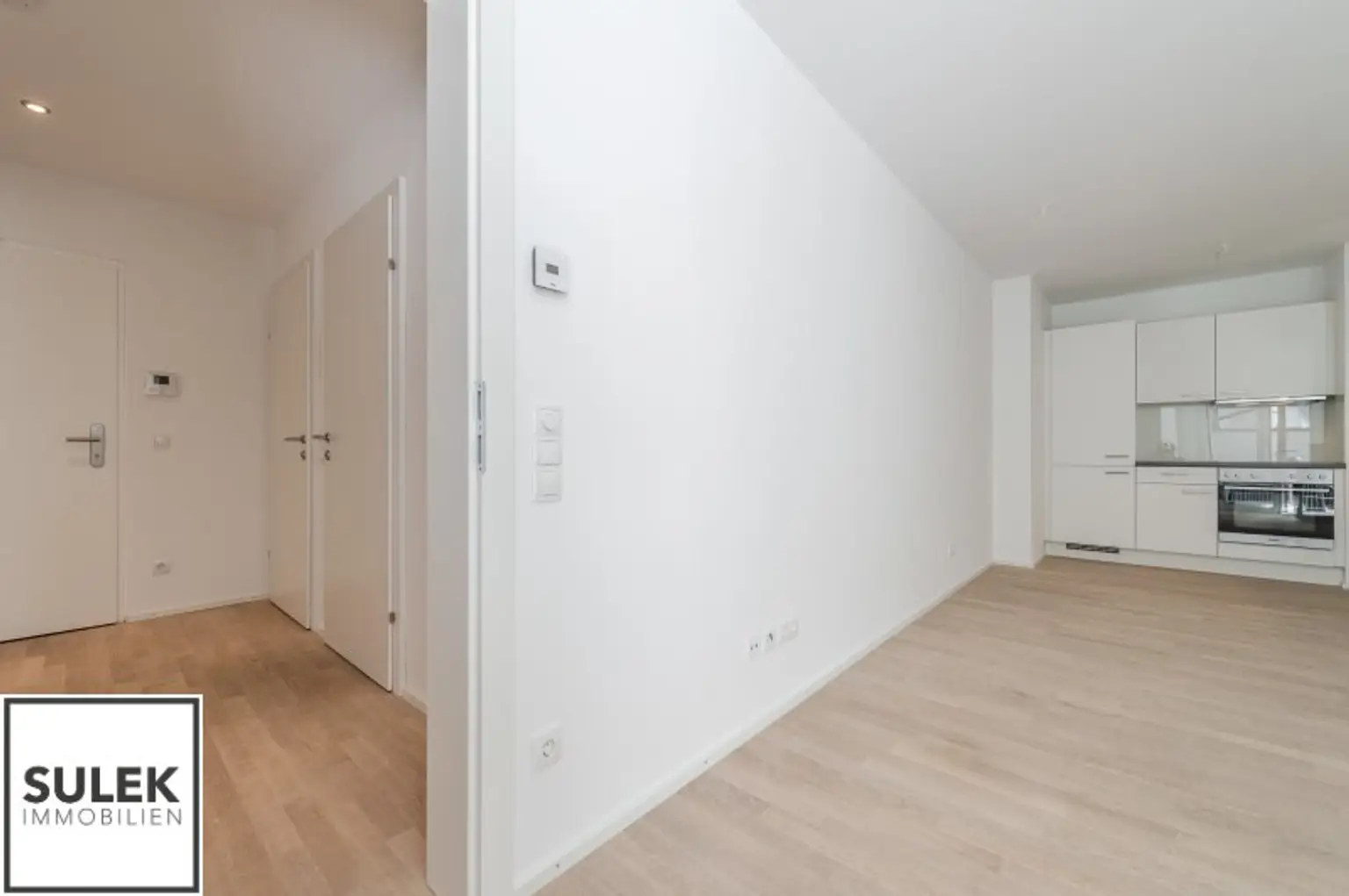 Ab Mitte Dezember  verfügbar ~ moderne 3 Zimmer Neubauwohnung mit Innenhof-Terrasse in beliebter Lage ~ Kaiserstraße U6 nähe!
