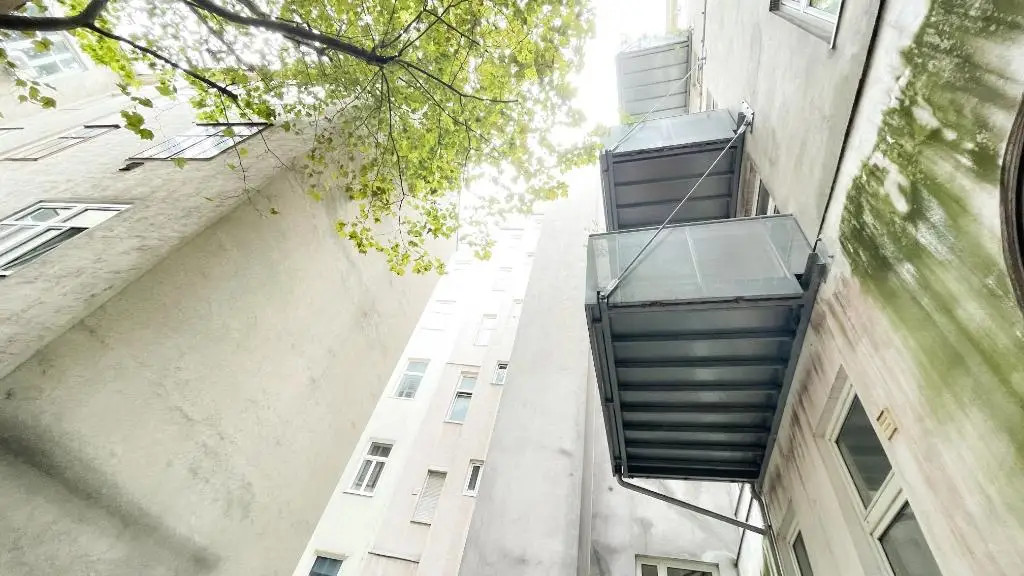 3 Zimmer mit Balkon, komplett neues Bad und WC