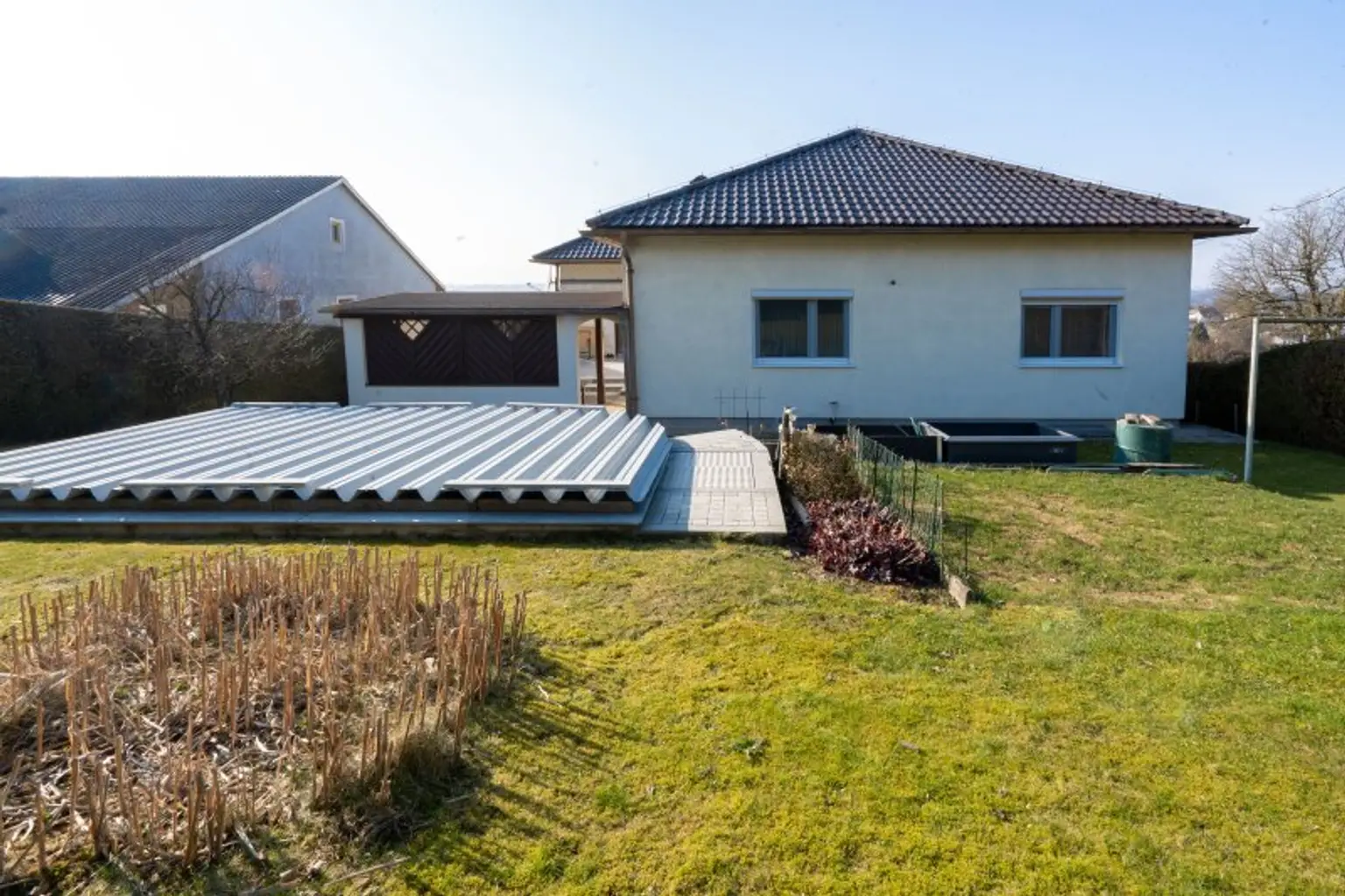 Charmantes Einfamilienhaus mit großzügigem Garten und Pool in Behamberg zu kaufen!