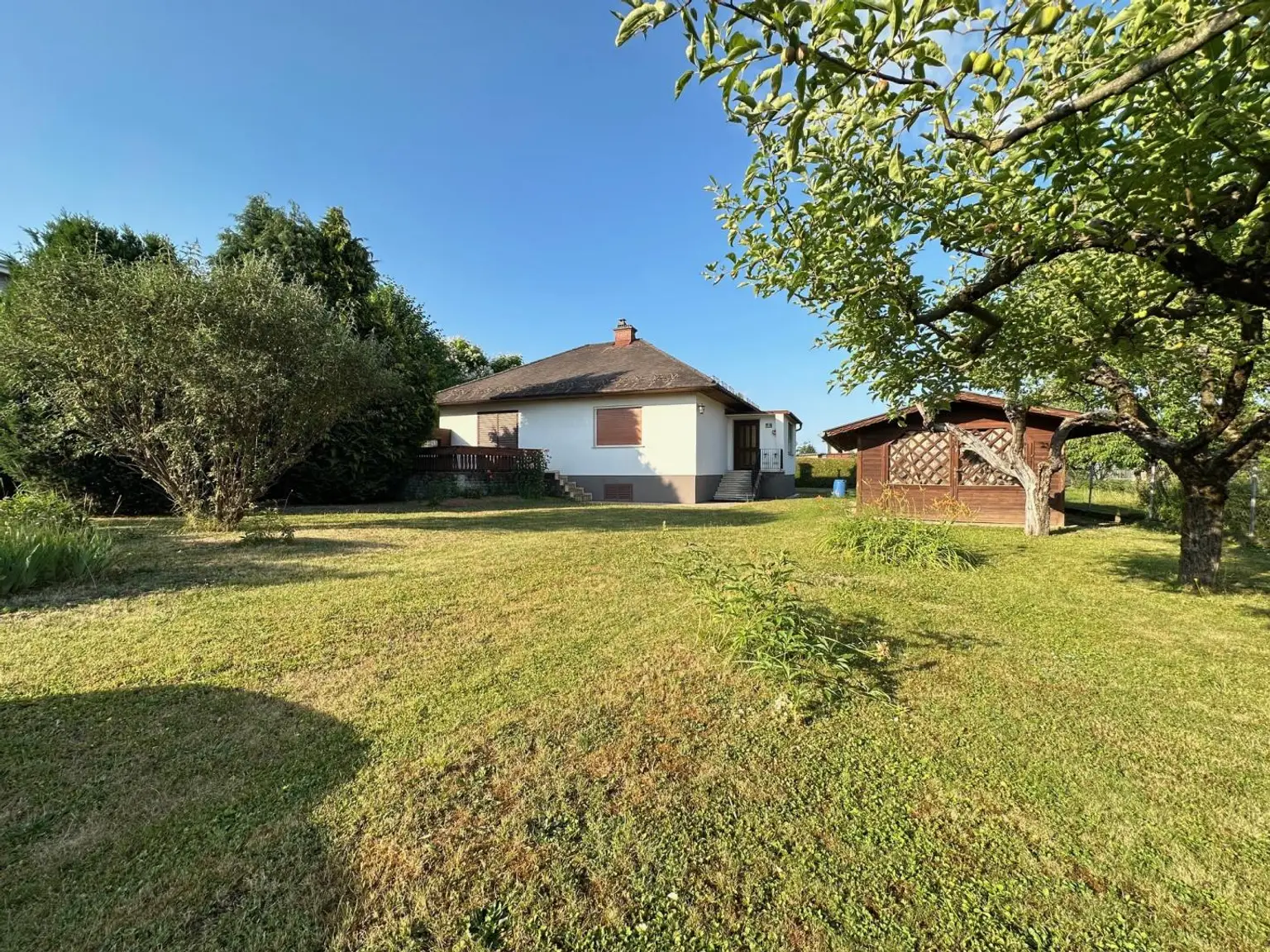 Bungalow mit großem Garten in ruhiger Wohngegend