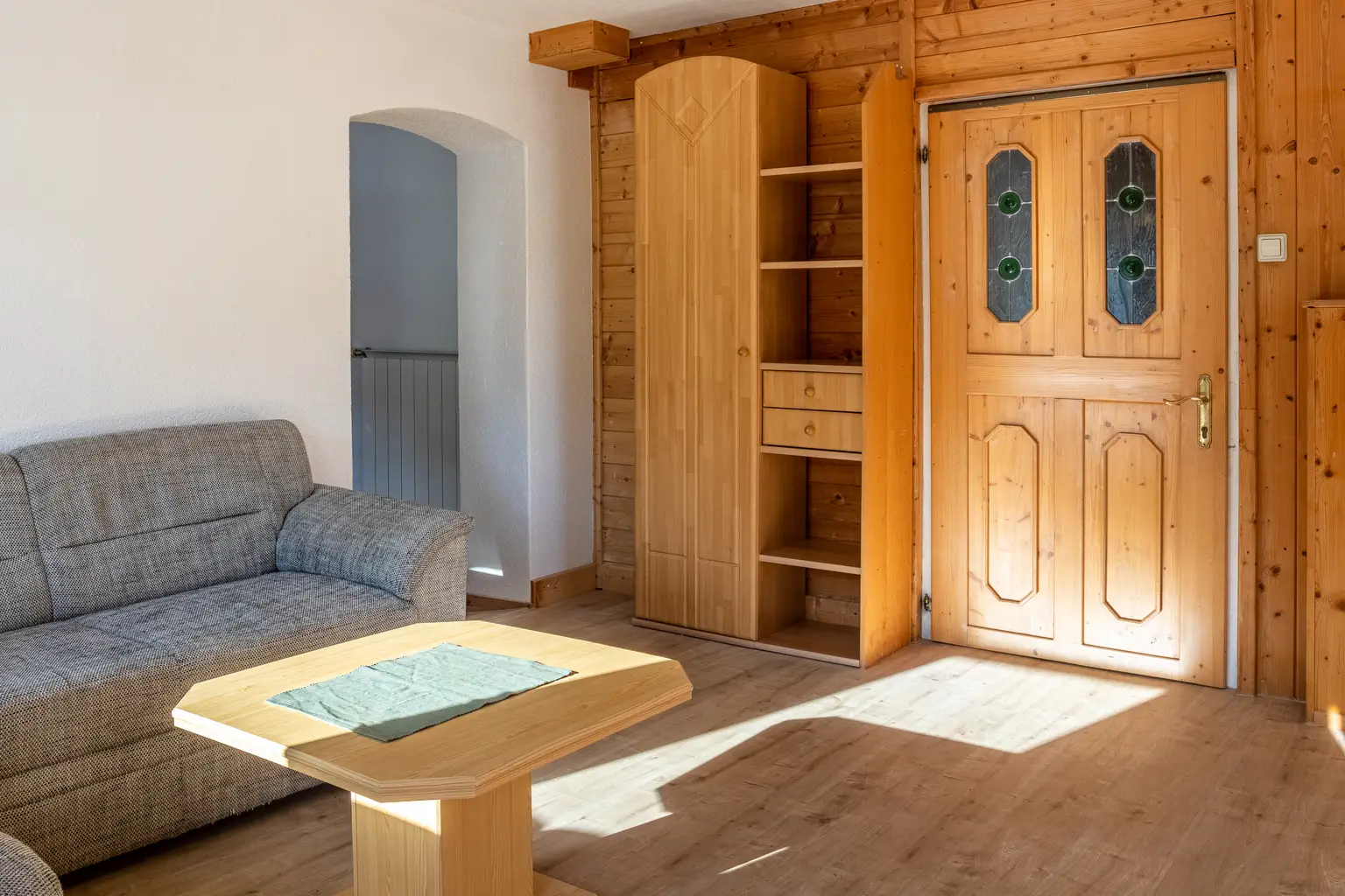 MIETE -  Helle 2 Zimmerwohnung mit Balkon inkl. Betriebskosten - in Virgen