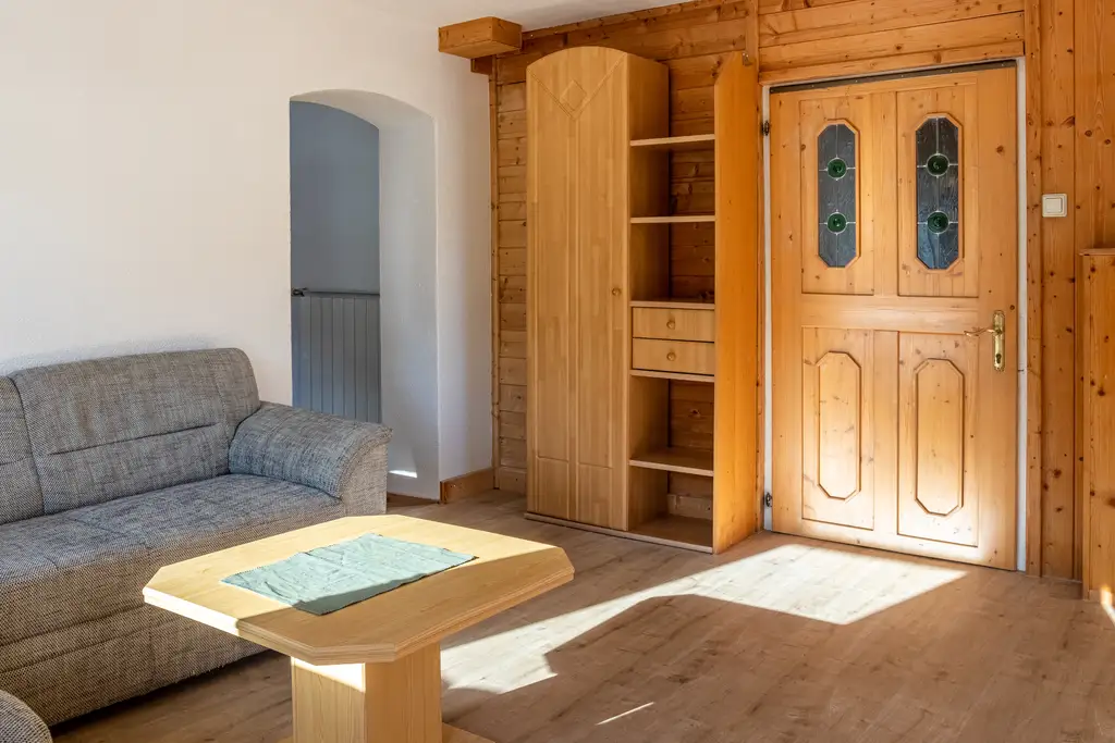 MIETE -  Helle 2 Zimmerwohnung mit Balkon inkl. Betriebskosten - in Virgen