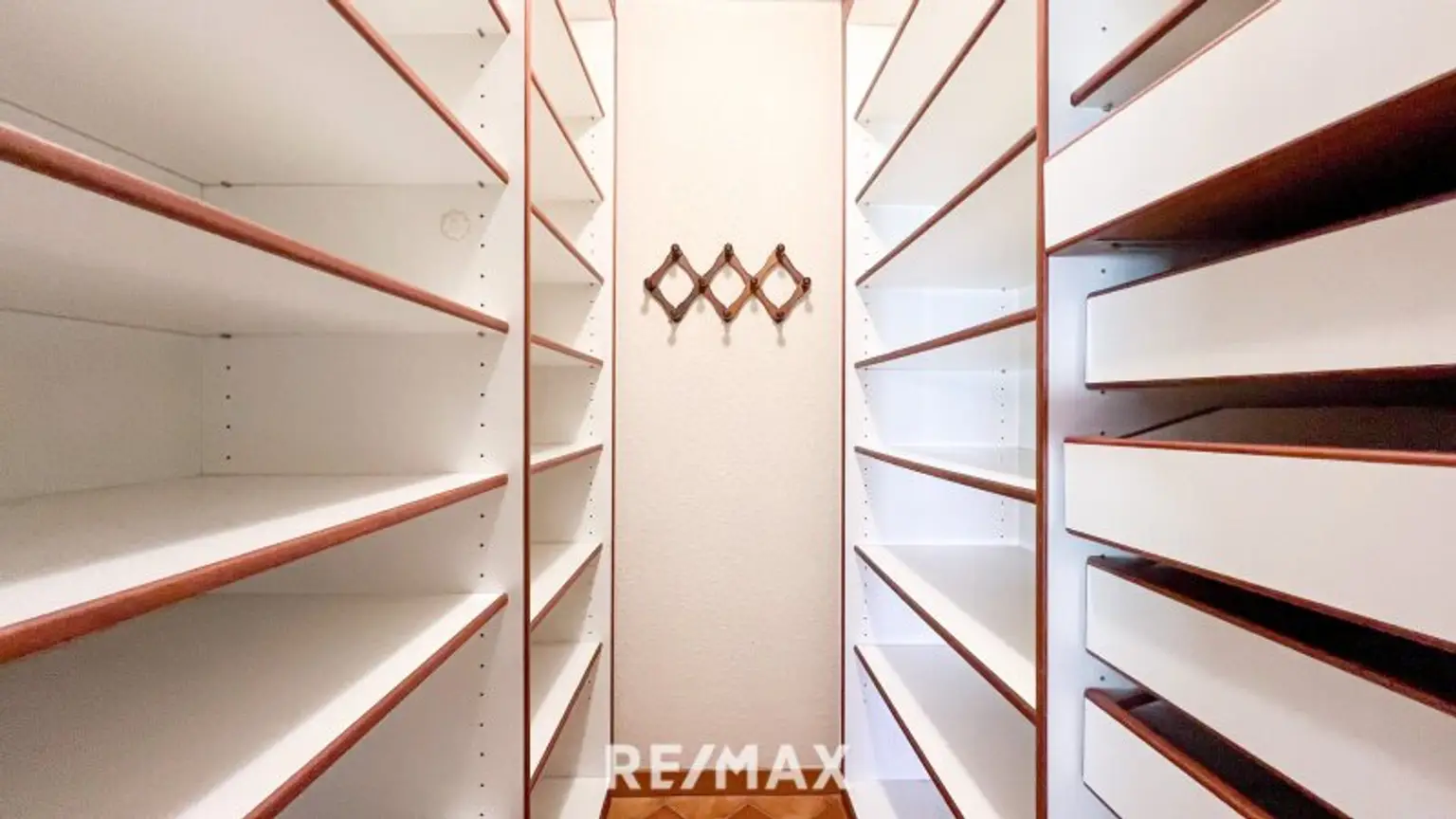 Bungalow - 4-Zimmer mit Pool und Sauna sowie privater Garten