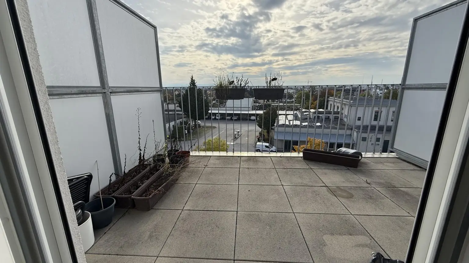10m² große TERRASSE!!! Top-moderne DG-Wohnung nahe Akademiepark