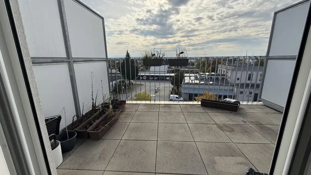 10m² große TERRASSE!!! Top-moderne DG-Wohnung nahe Akademiepark