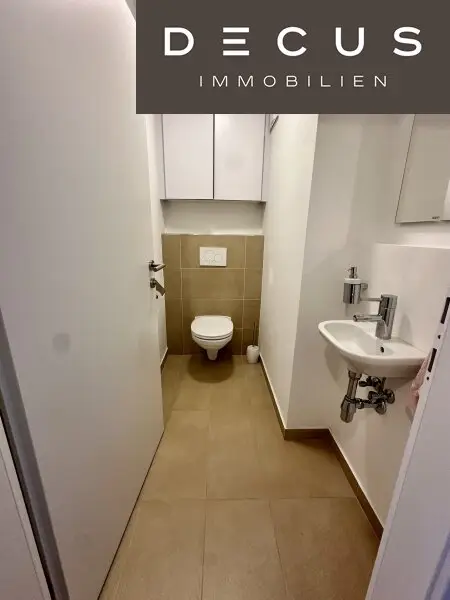 SONNENUNTERGANG UND URLAUBSGEFÜHL MITTEN IN DER STADT